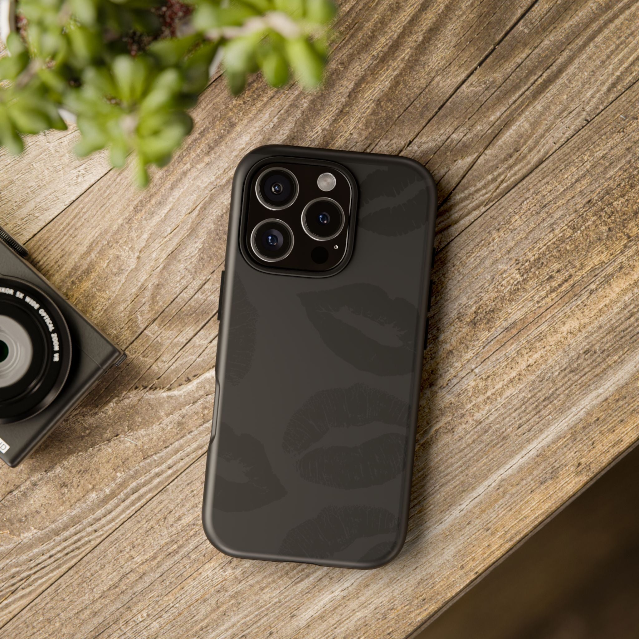 Noir Kiss – Protective Luxe Case